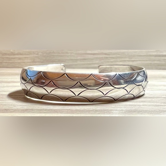 Vintage Handmade Designer Signed JH Wilson Sterling Silver Etched Cuff Bracelet - Picture 1 of 8